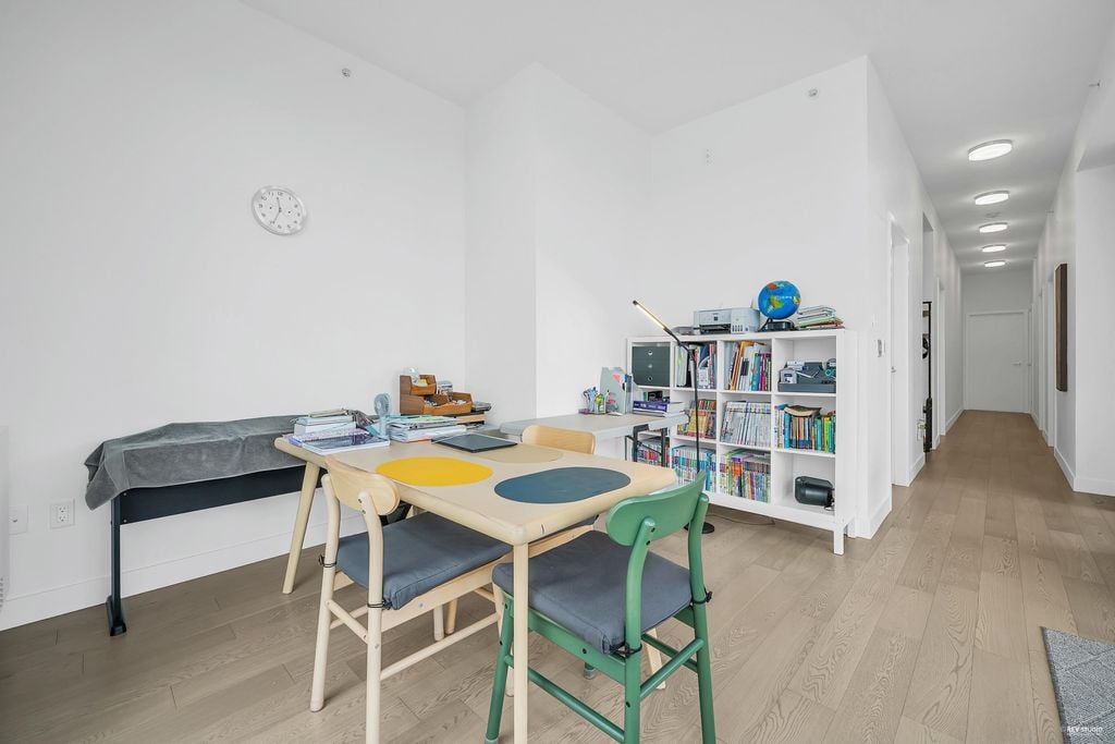 6733 Cambie St, #501