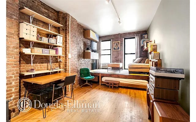 186 East 2nd Street Unit: 4