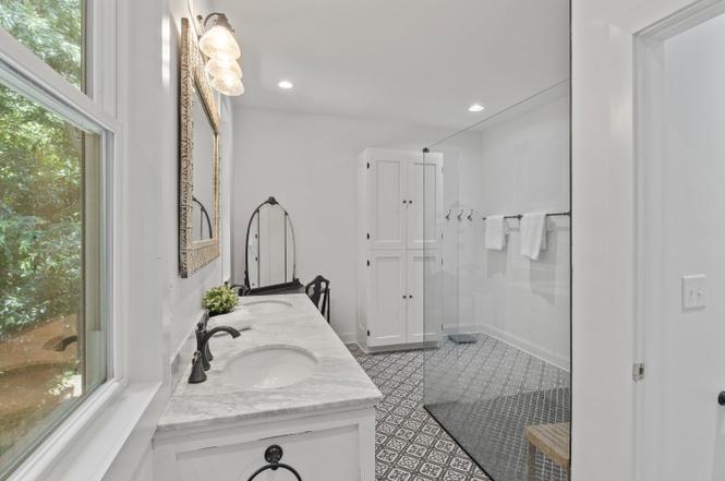 200 W Roanoke Park Dr