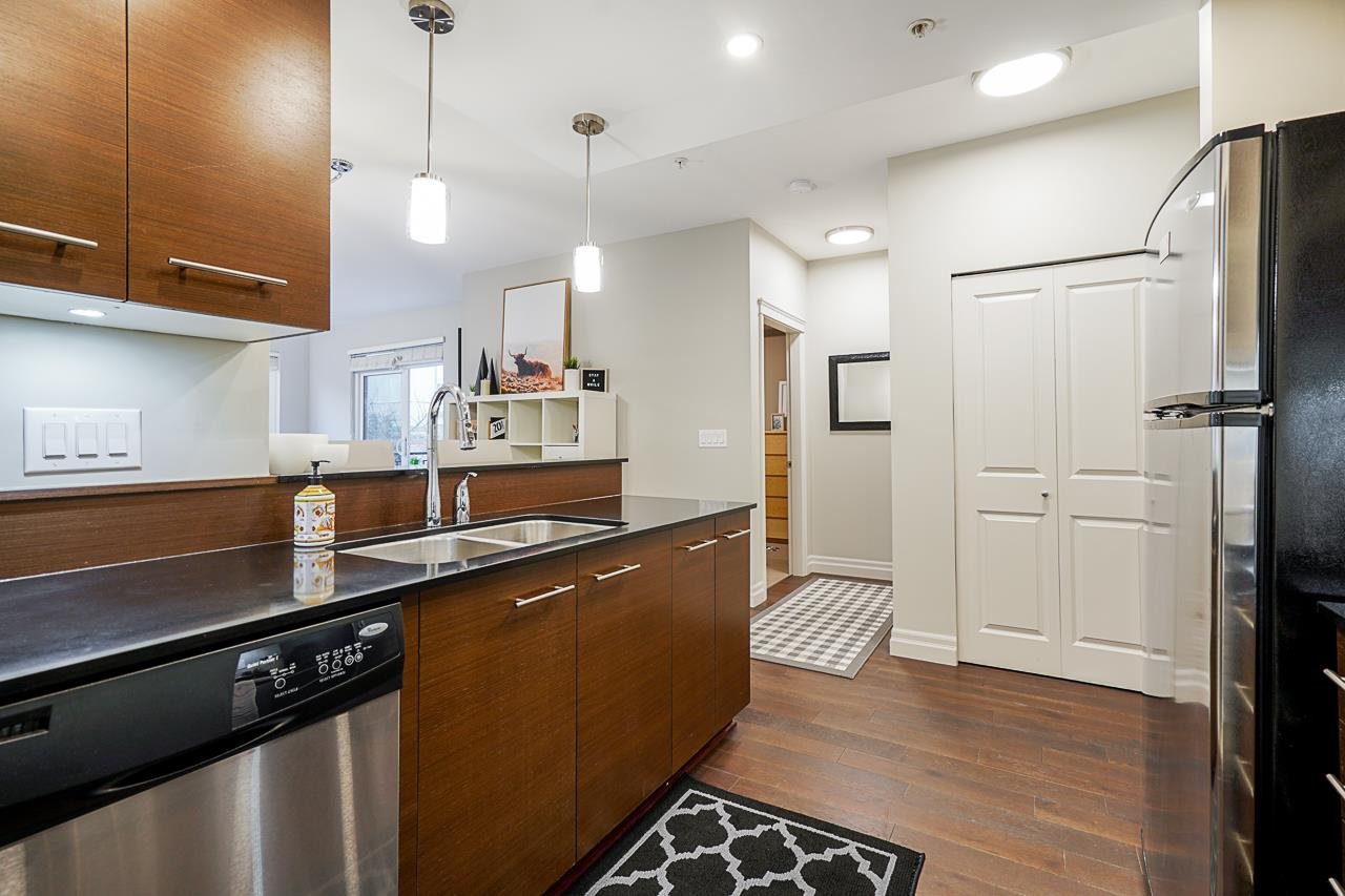 215-2343 Atkins Ave