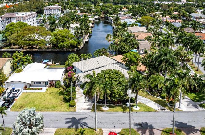 5831 NE 14th Rd Fort Lauderdale FL-33334 3B + 1den / 4 Baths