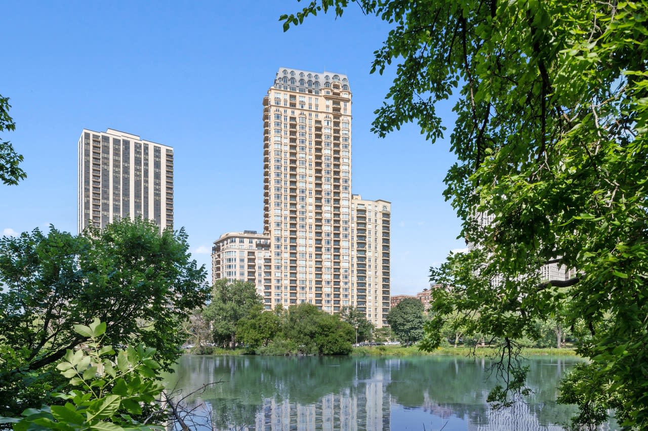 2550 N Lakeview Ave Unit S801