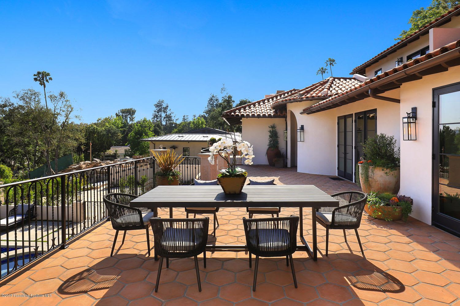 565 Paulette Pl