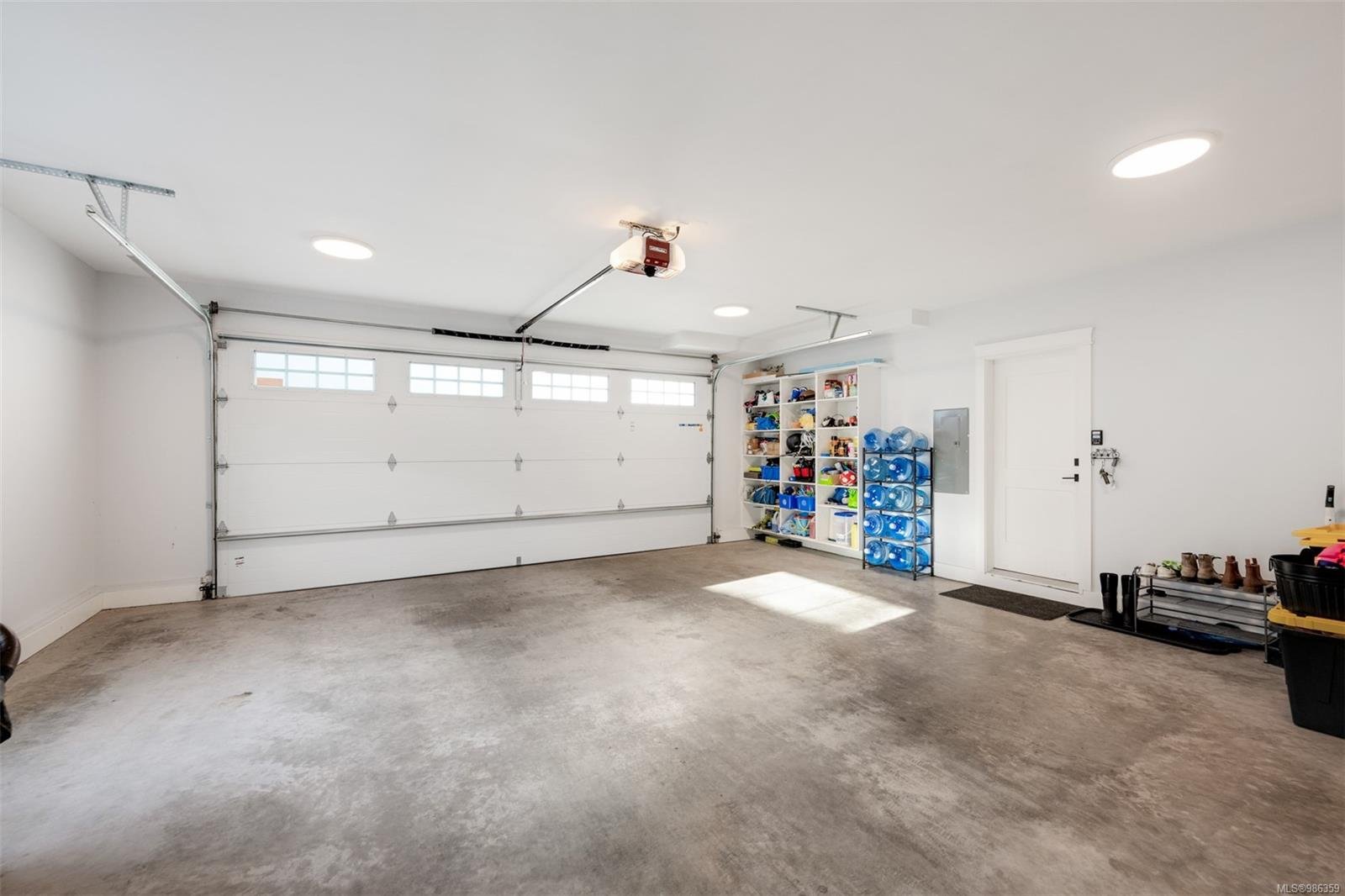 3880 Cadboro Bay Rd