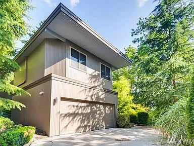 570 Lake Washington Blvd E