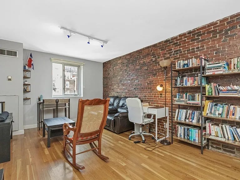 19 Wiget St APT 301
