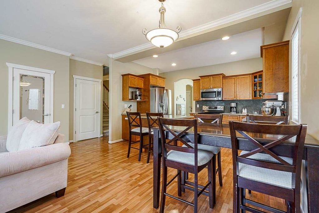 18938 70 Ave