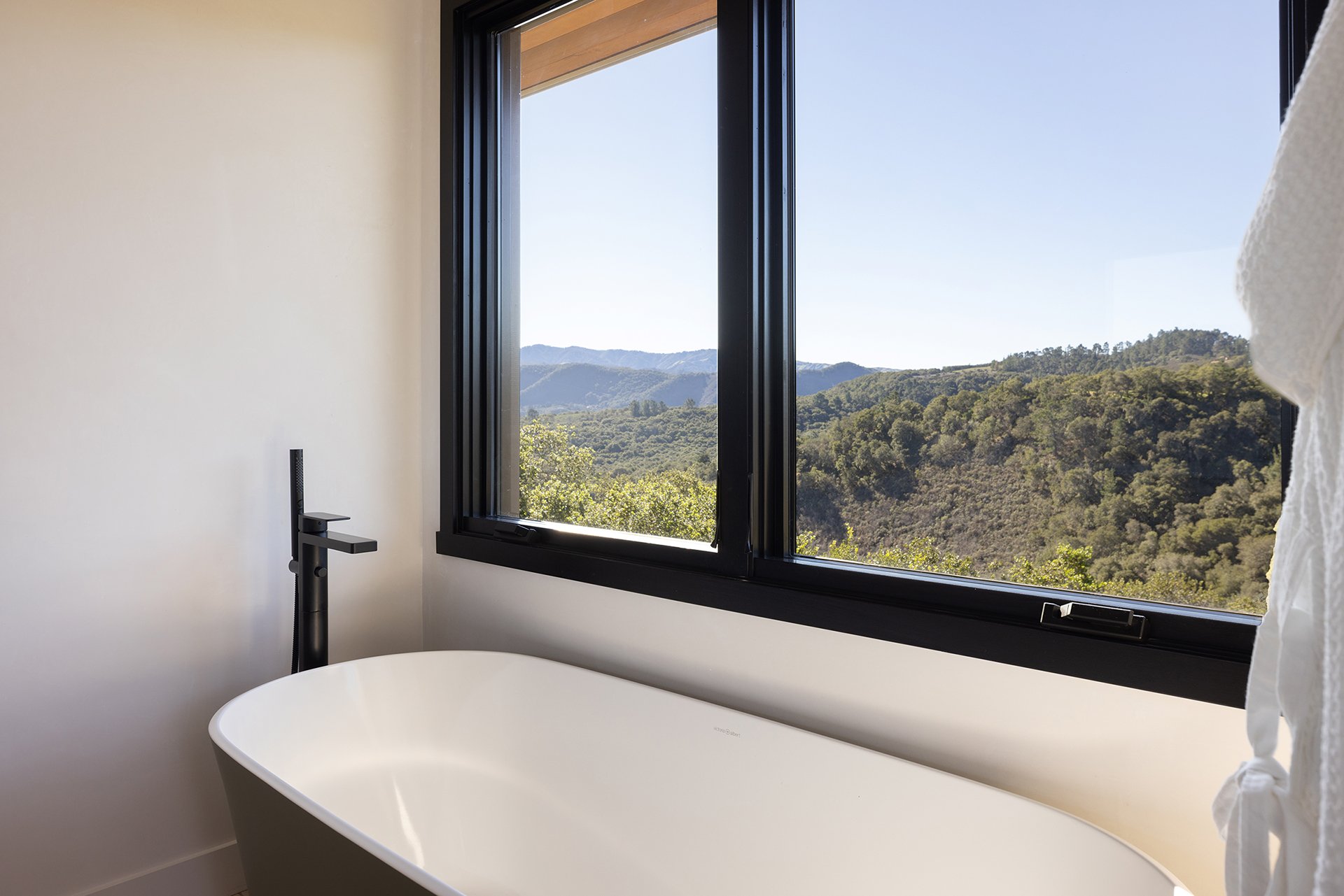 Este Canada | A Tehama Compound