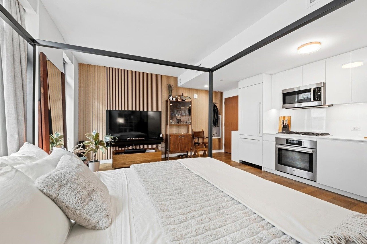 99 HUDSON ST Unit: 402