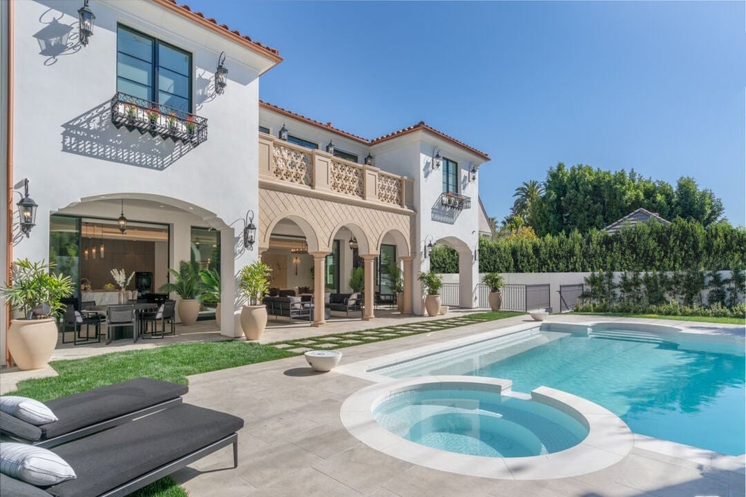 Silverreach Pavilion, N Hillcrest Rd, 90210