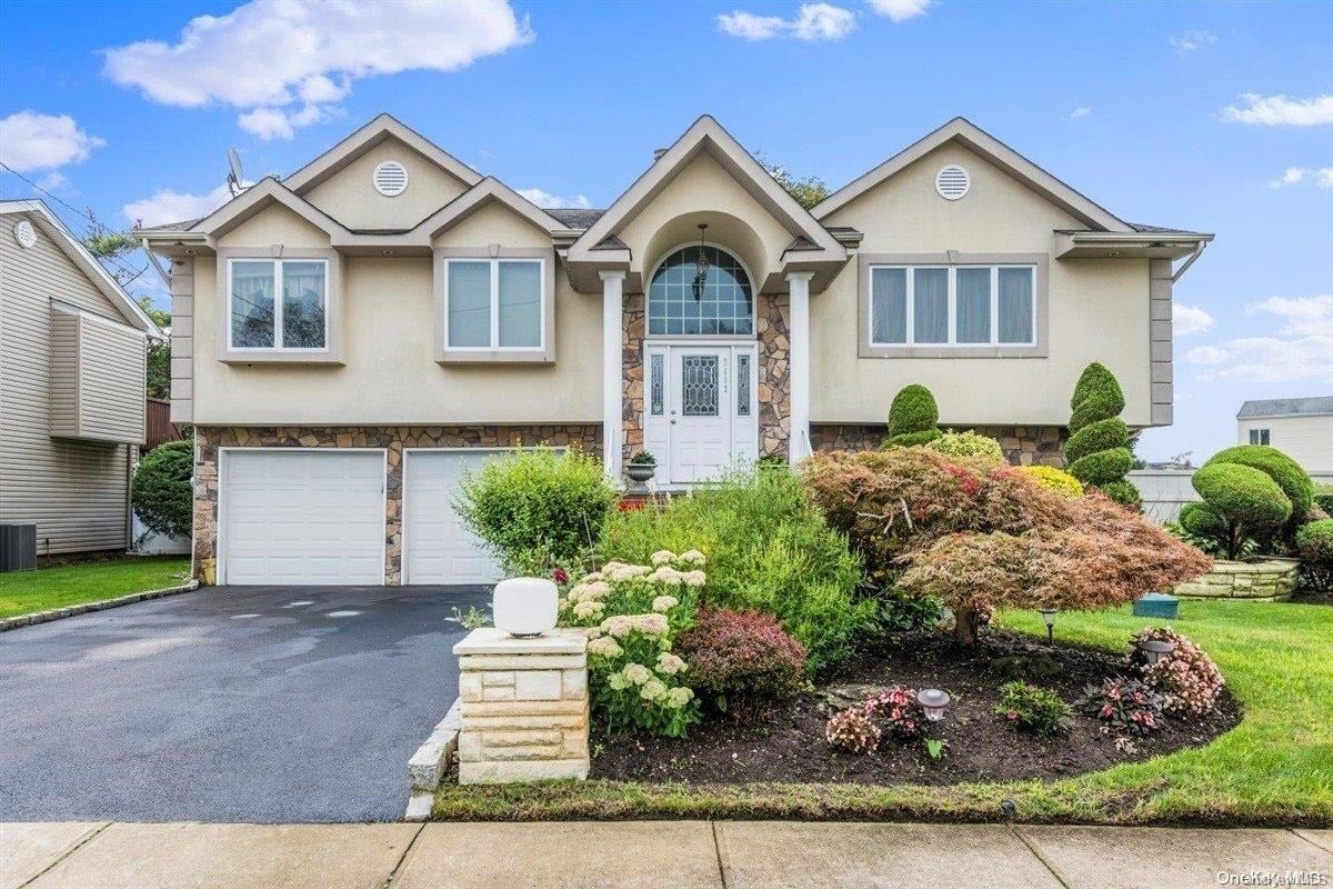 2032 Illona Ln