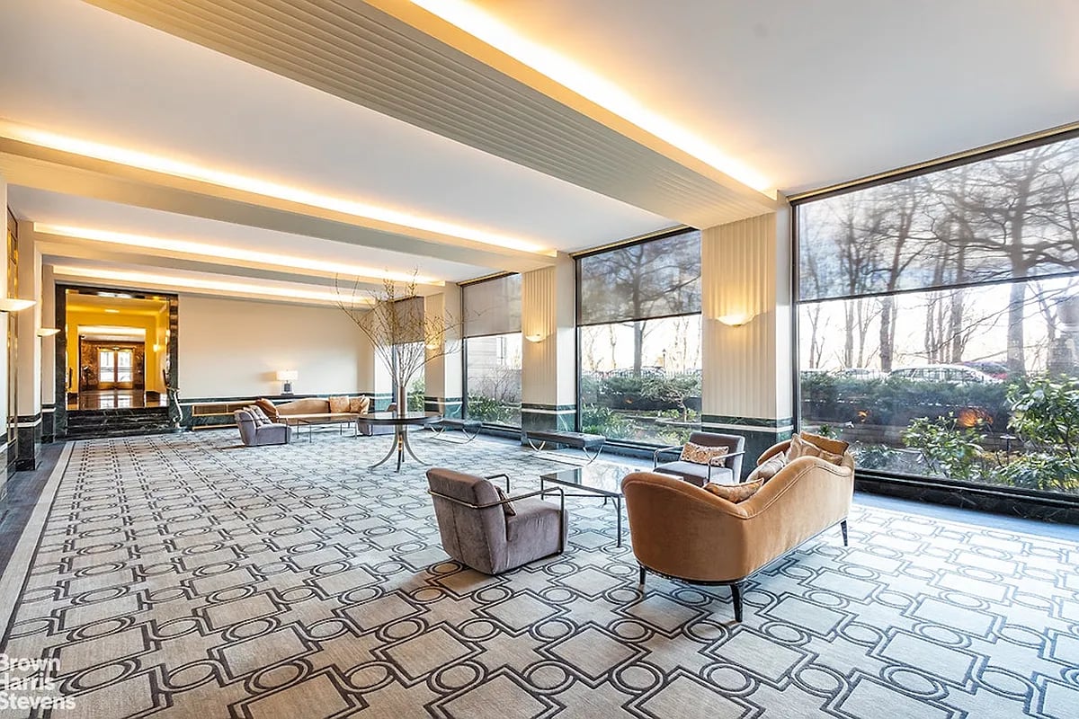 140 Riverside Dr, #18O