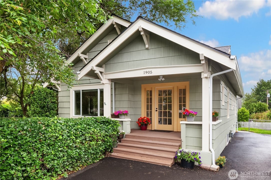 1905 Talbot Road S