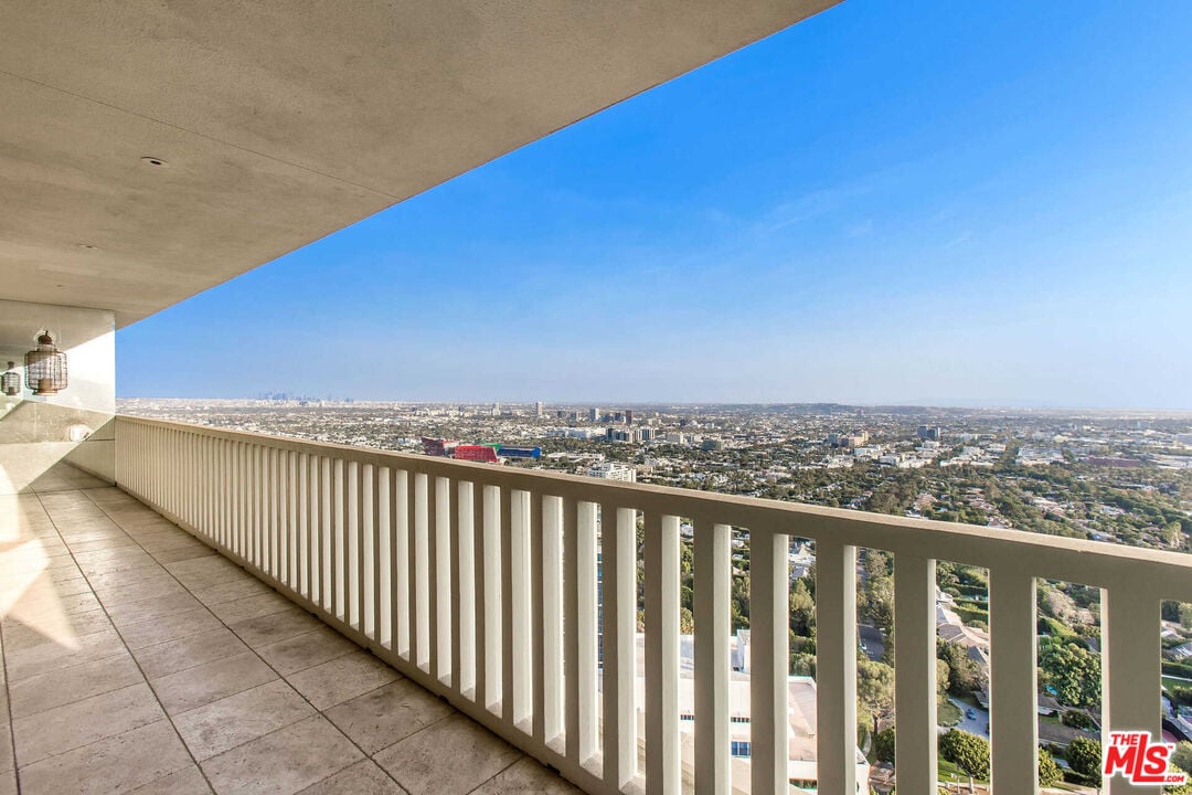 9255 Doheny Rd, #2704