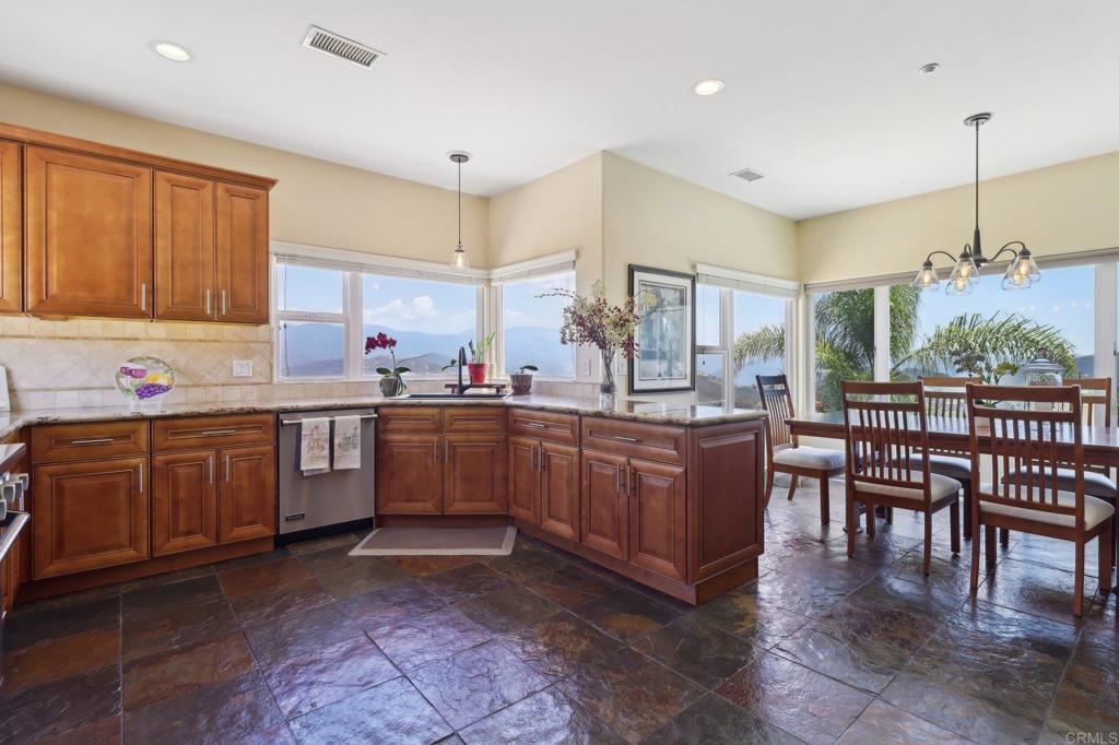 944 Rainbow Crest Rd