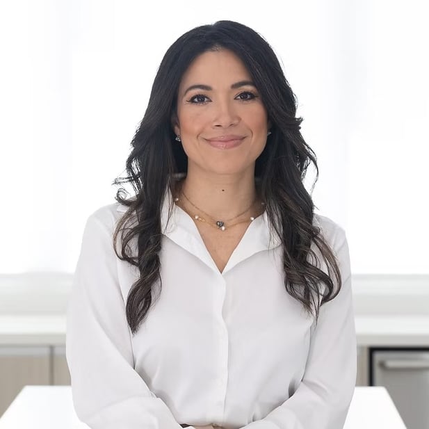 Bárbara Flores Vega Baja, PR Real Estate Agent Headshot