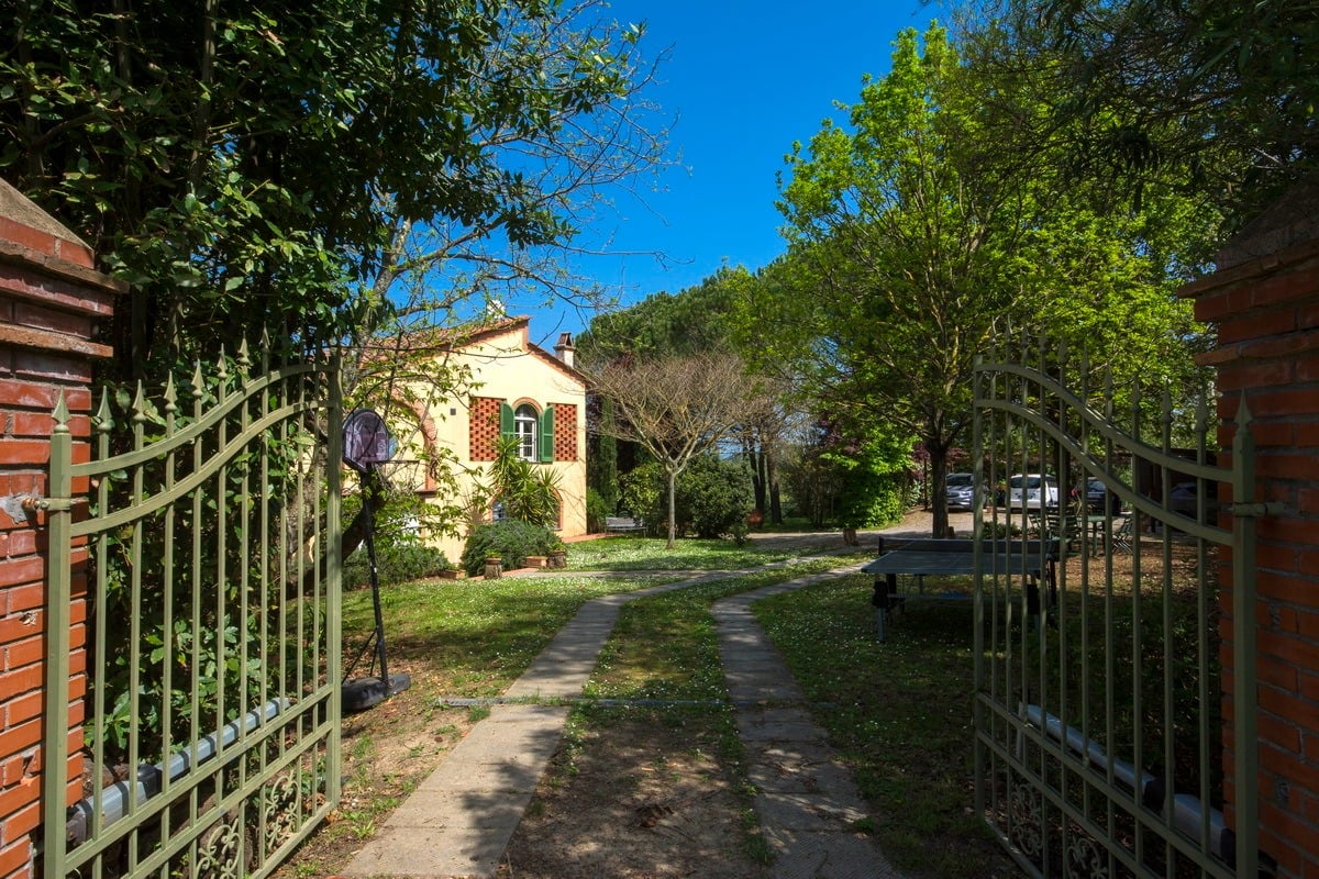 Villa In The Tuscan Hills