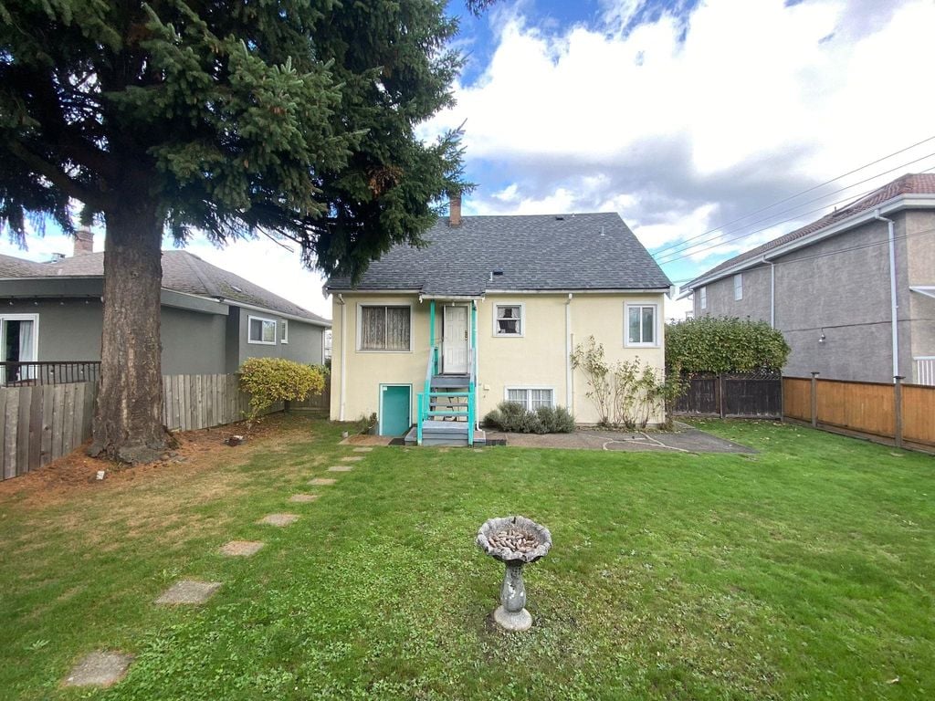 266 W 26th Ave