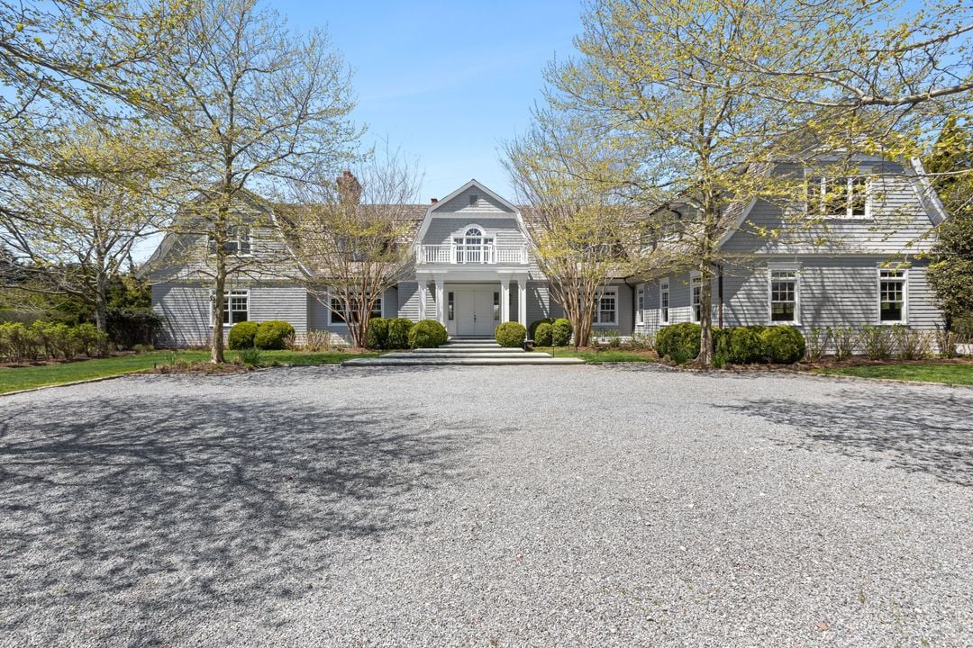672 Halsey Ln