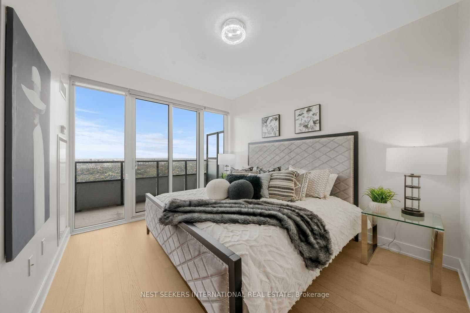 LUXURY AT SKYTOWER 