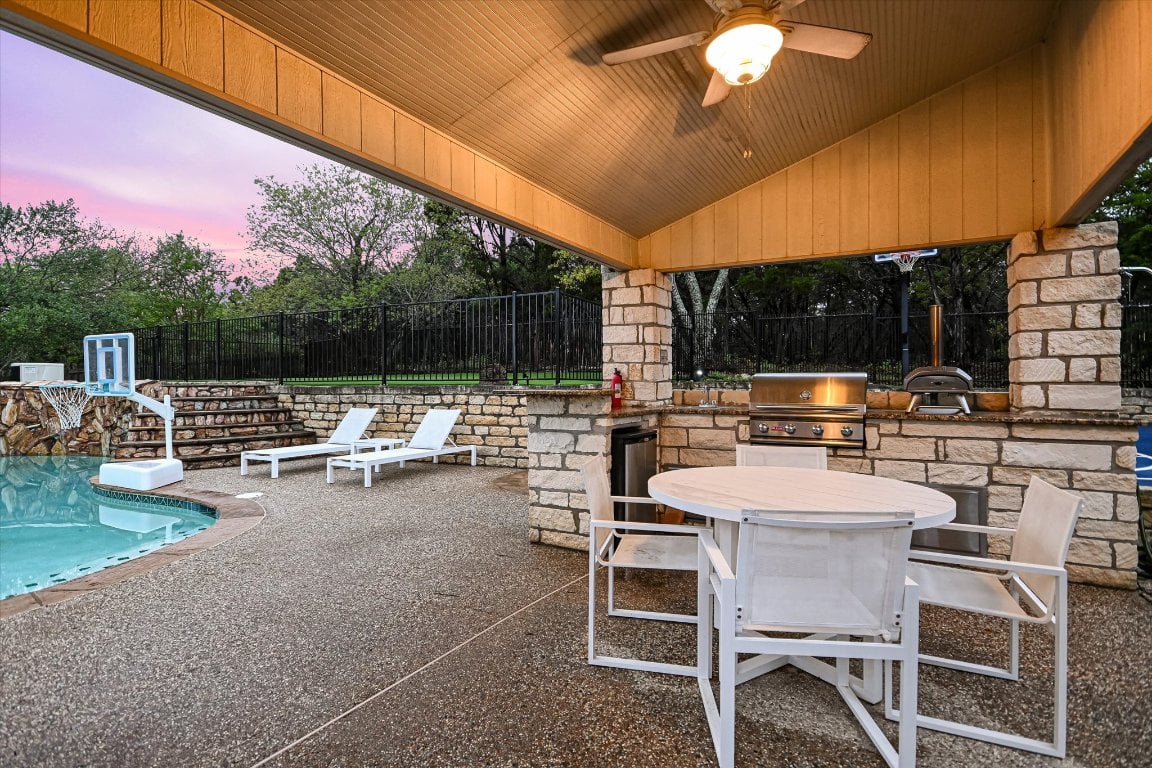2112 Cliffs Edge Dr