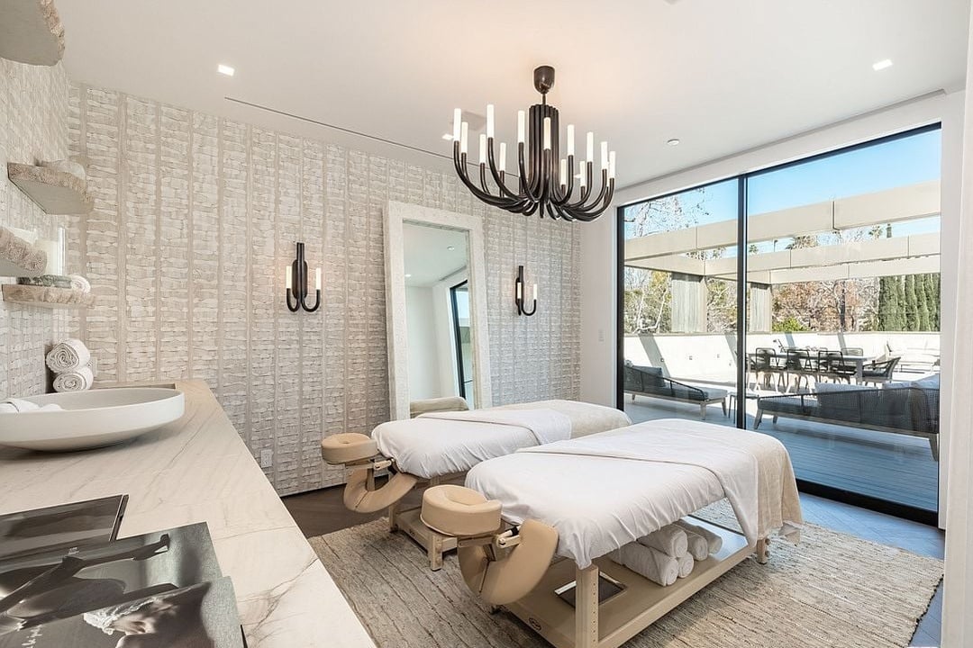 Cascade Golden, N Beverly Dr, 90210