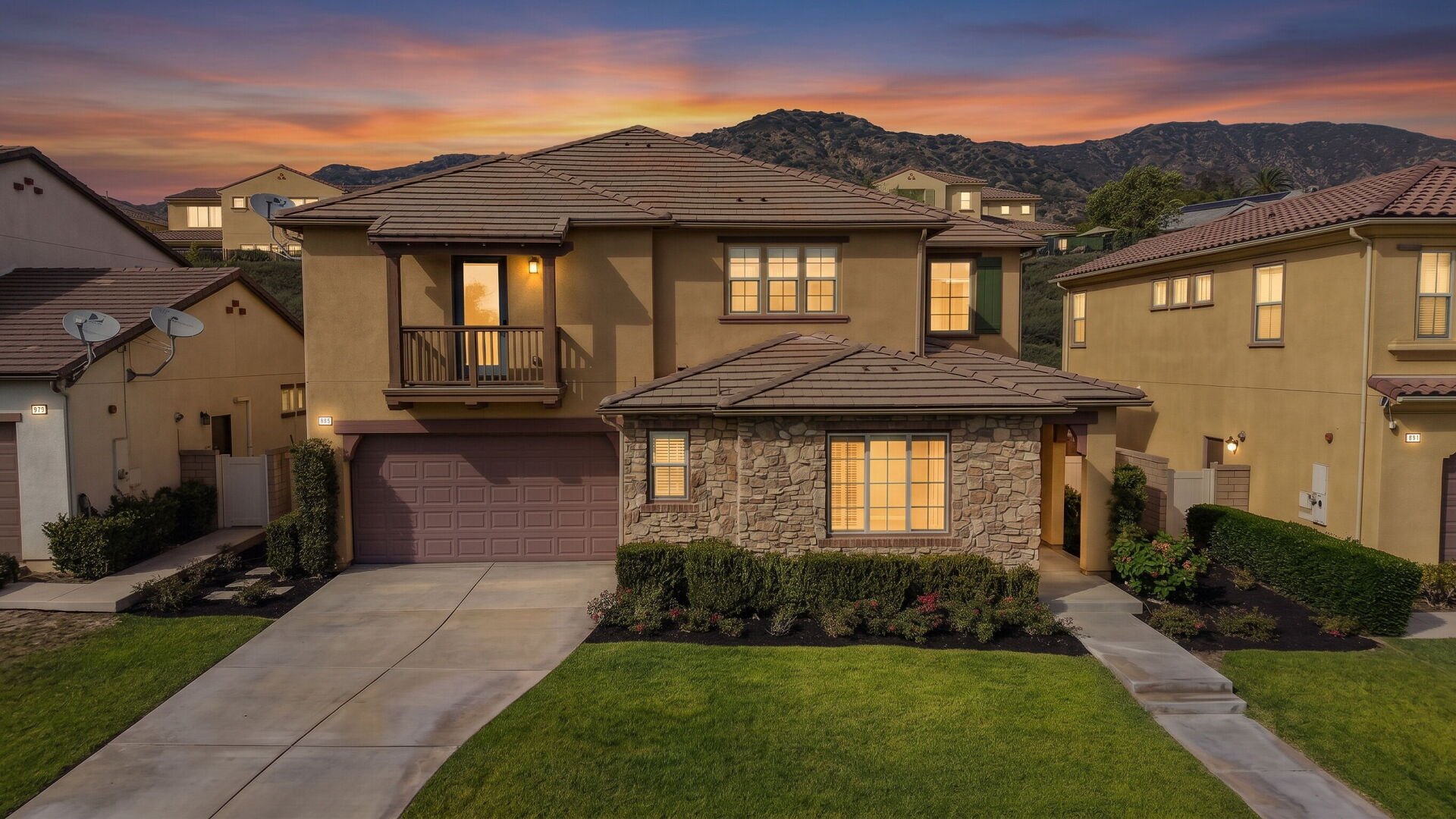885 E Manresa