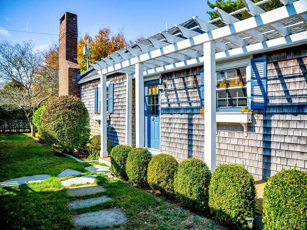 21 Curtis Ln