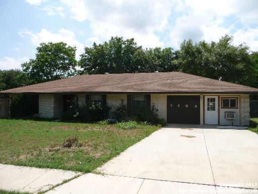 7403 Castle Crown