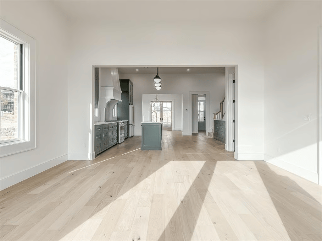 The Ultimate Lakefront Retreat on Water Street – Carlton Landing, Oklahoma - Wyatt Poindexter - The Agency