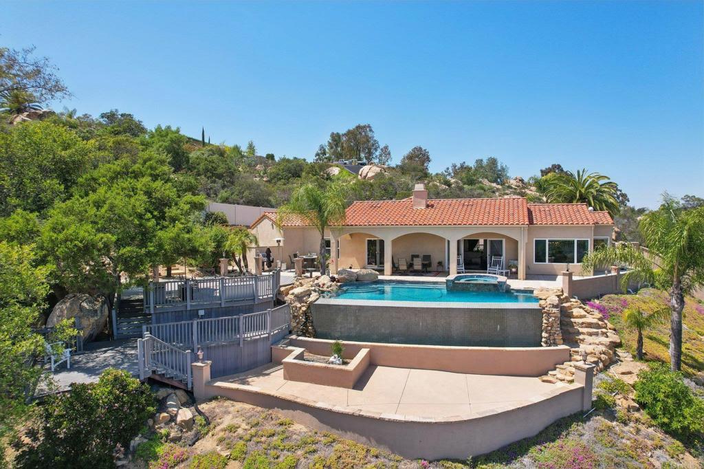 944 Rainbow Crest Rd