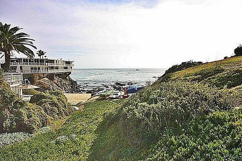 825 Cliff Dr