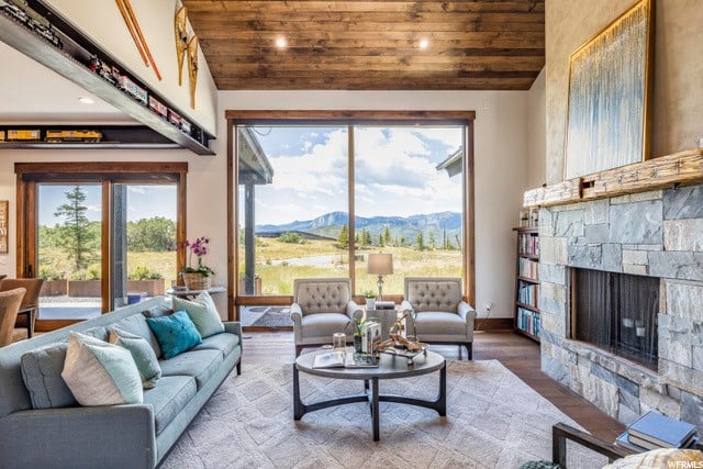 390 W Vista Ridge Rd