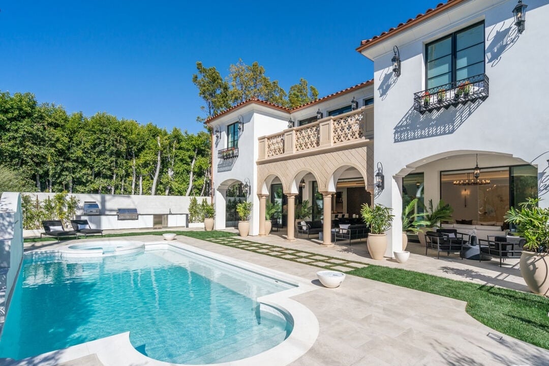 Silverreach Pavilion, N Hillcrest Rd, 90210