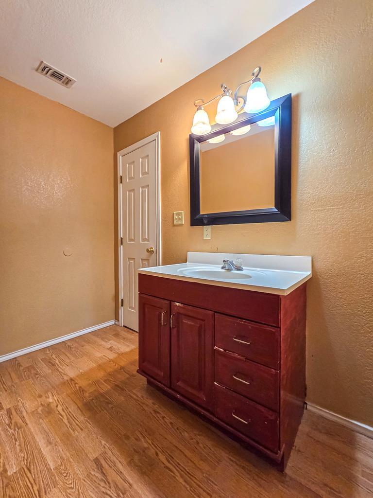 2101 Pershing Cir