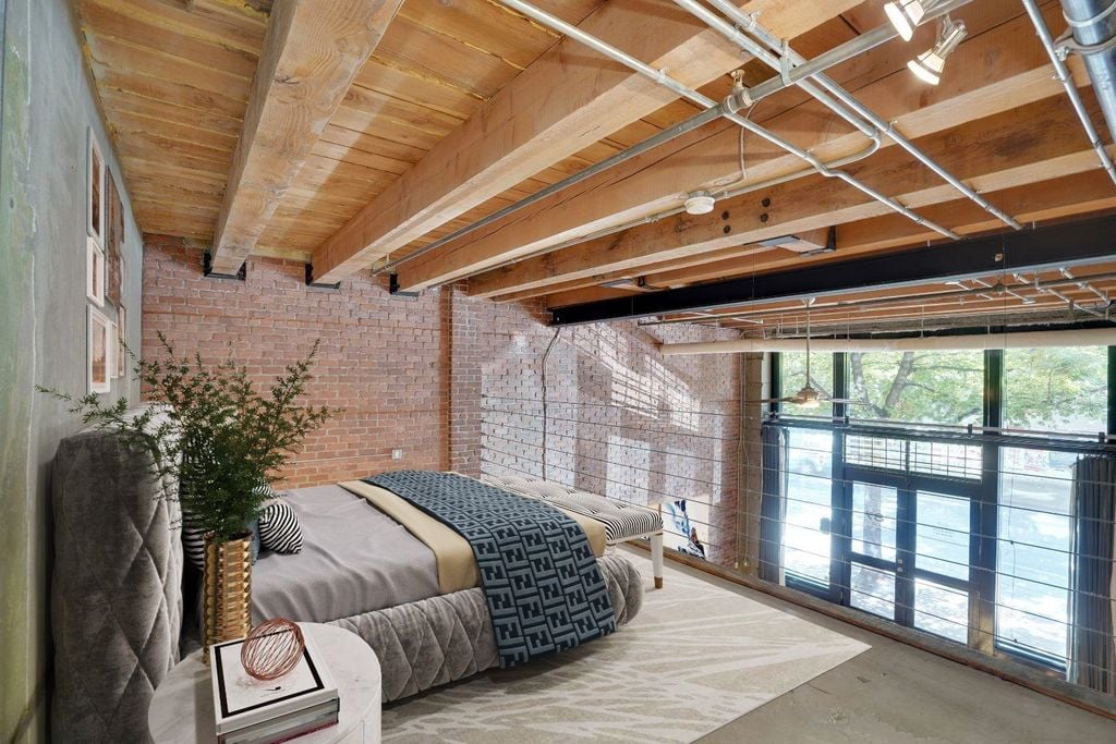 87 E Cordova St
