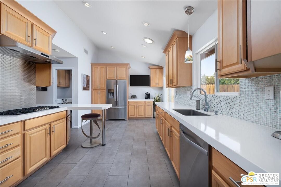1240 S Beverly Dr