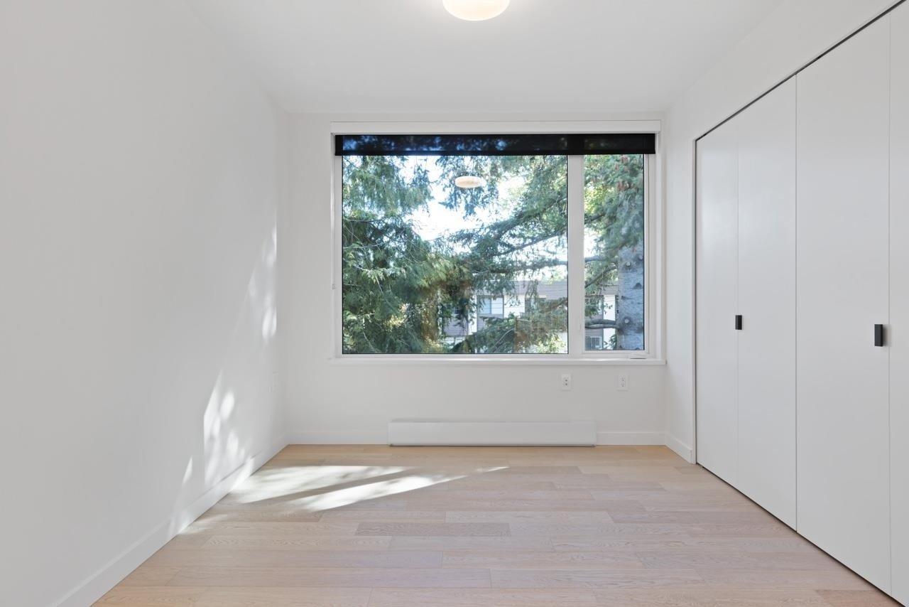 2113 Guelph St