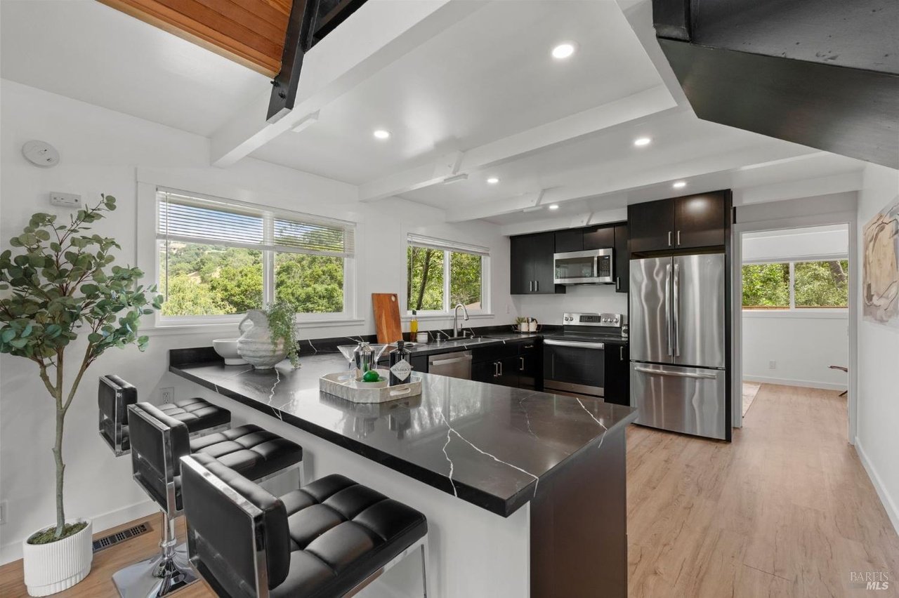 60 Piper Ln