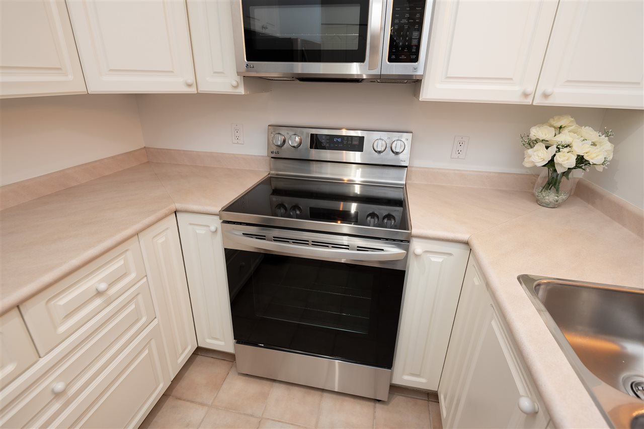 403-2059 Chesterfield Ave