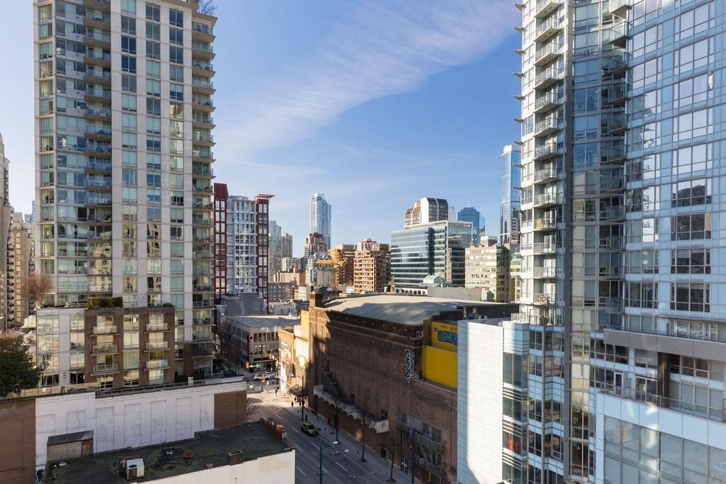822 Seymour St, #909