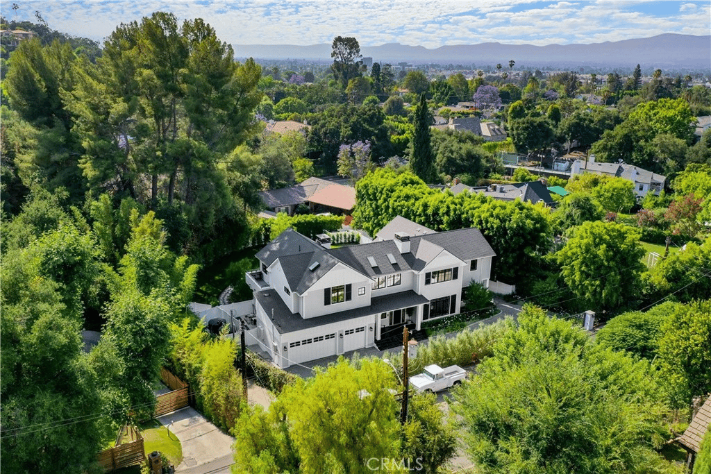 4627 Encino Ave