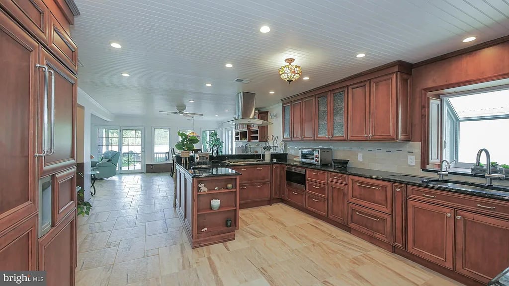 5320 River Dr