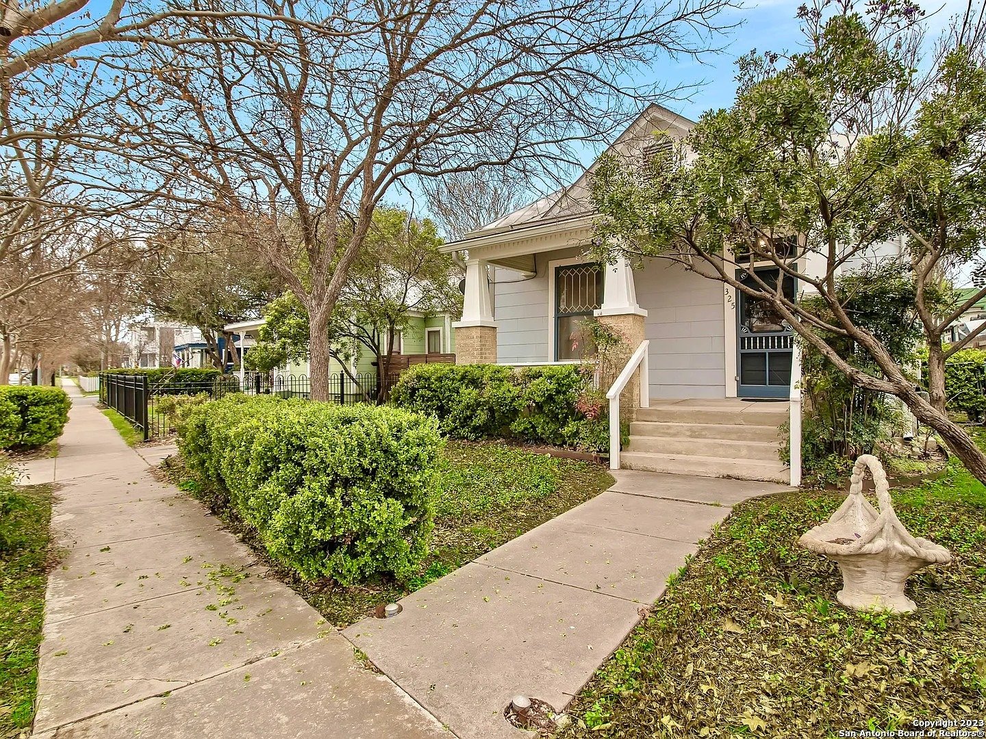 325 Cedar St