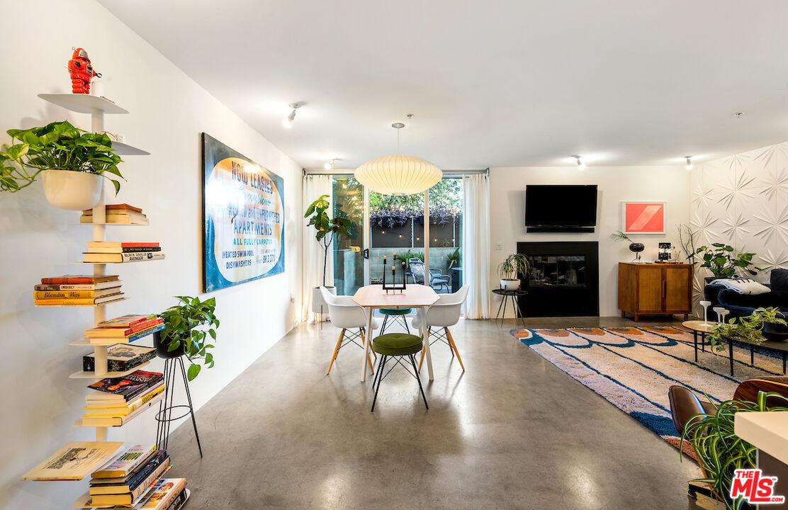 5806 Waring Ave Unit: 2