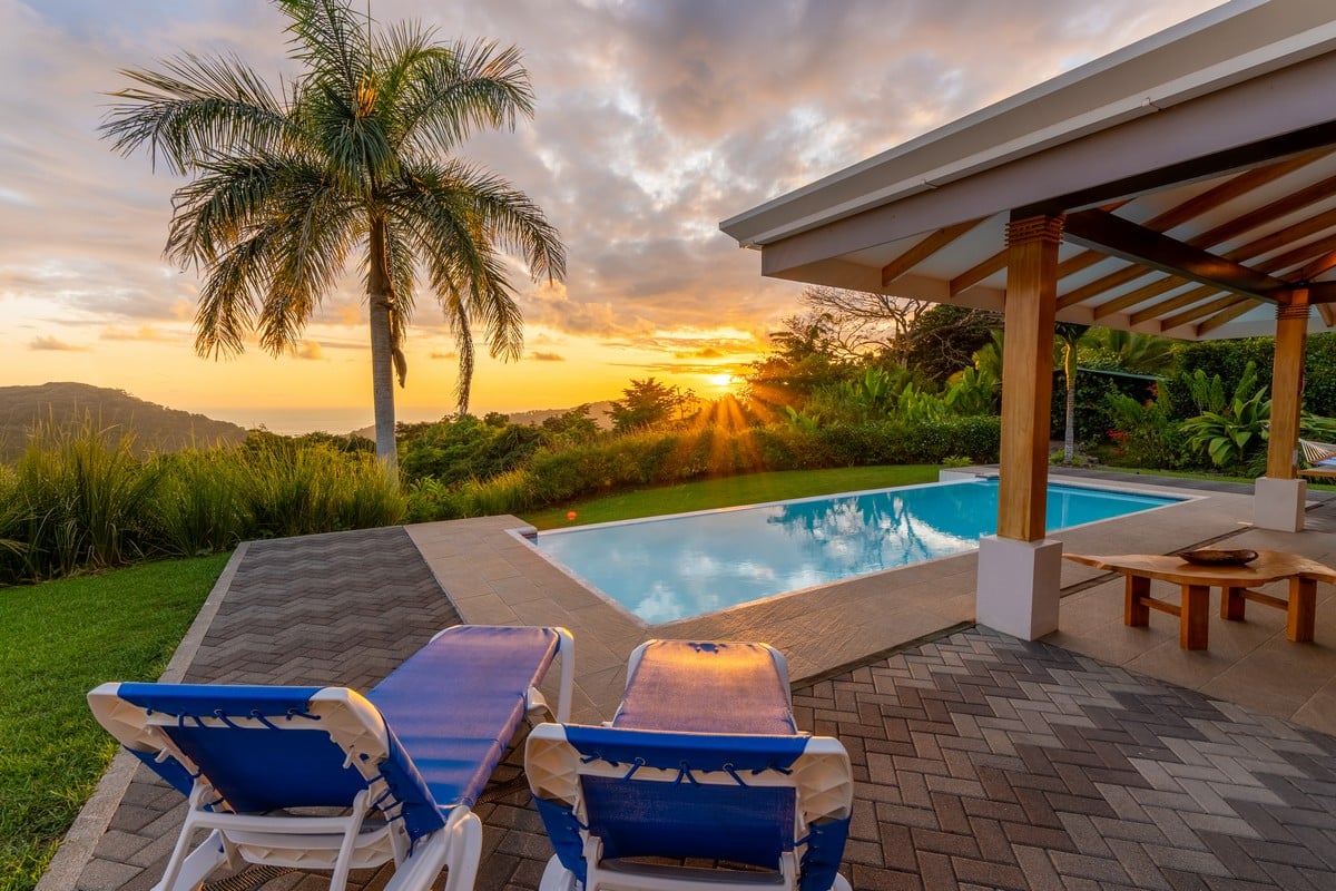  3 Bedroom Stunning Luxury Home Featuring Sweeping Valley & Ocean Views, 5.67 ACRES 