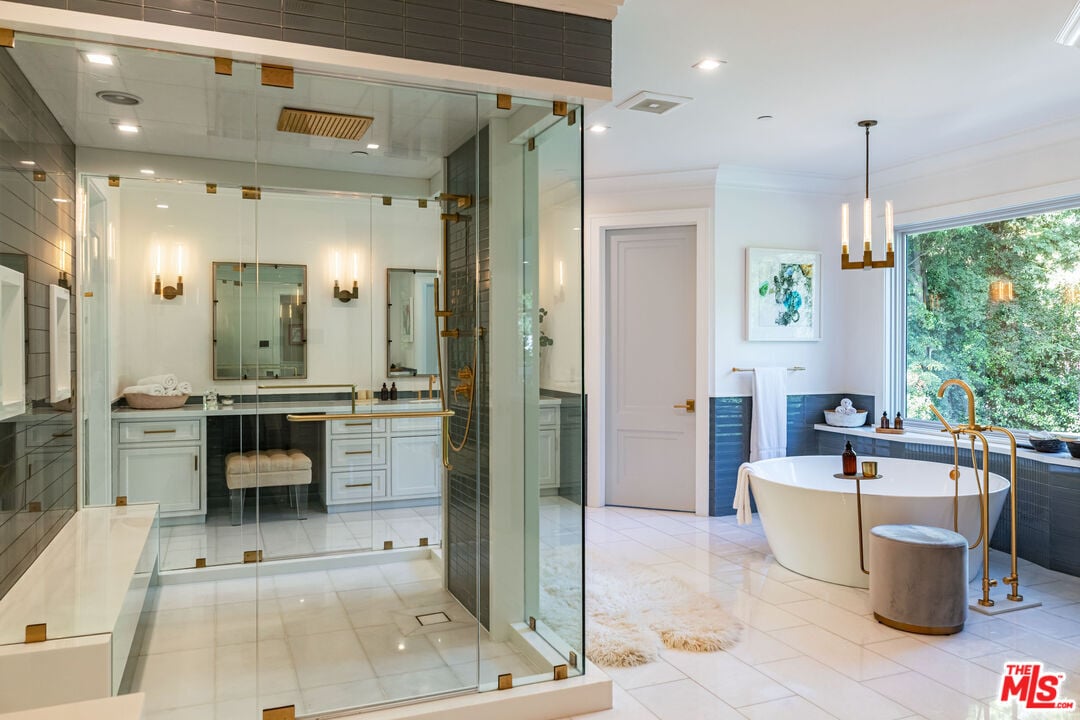 Monarch Reserve, N Norman Pl, 90049