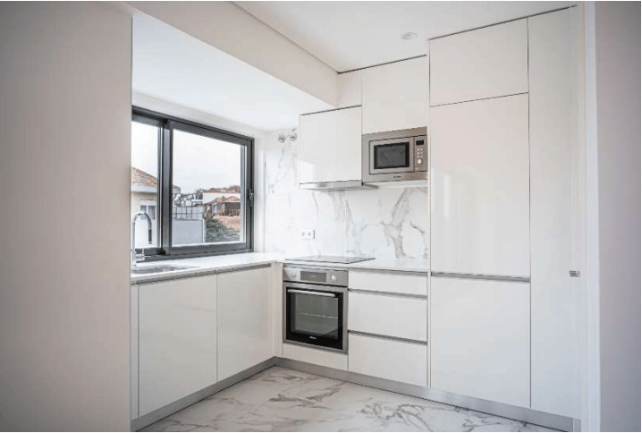 Elegant 3-Bedroom Apartment in the Heart of Porto – Steps from Downtown Charm