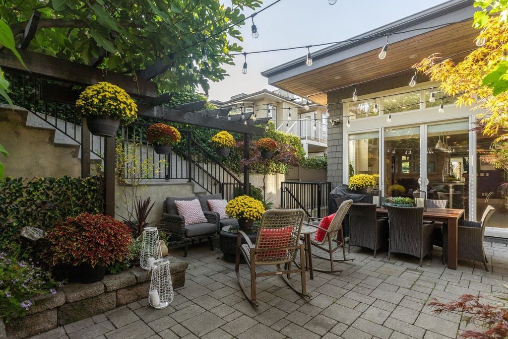 1251 Marine Dr