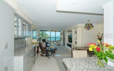 11 SUNSET DR #101